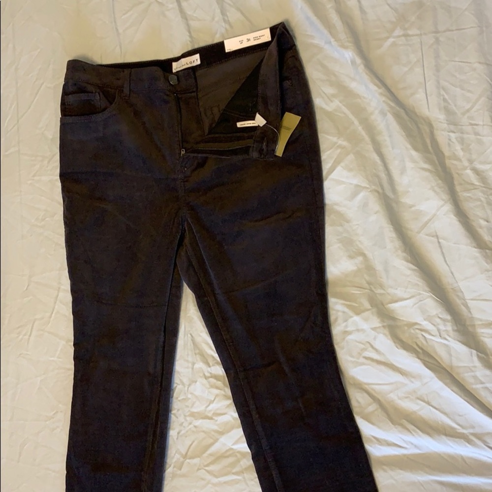 High waisted, skinny pants, dark brown